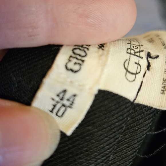 Vintage Georgio Armani black mid length skirt size 44 which equals a medium / 8 - Picture 5 of 5